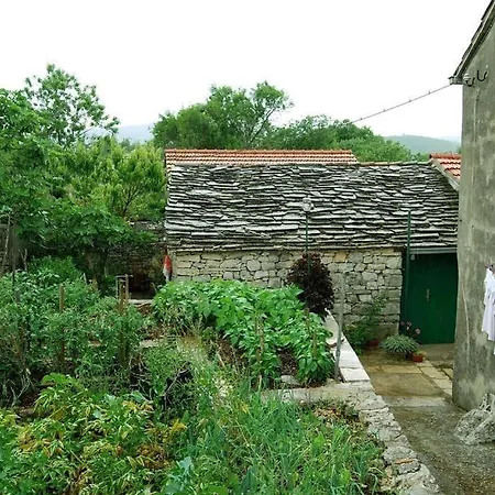 Semesterbostad House In With Terrace, Air Conditioning, Wifi 3709-2 Zrnovo