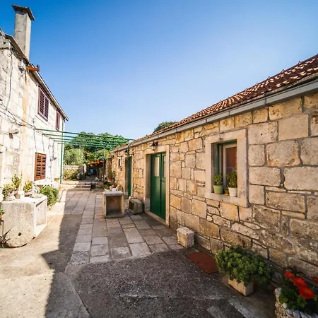 Semesterbostad House In With Terrace, Air Conditioning, Wifi 3709-2 Zrnovo