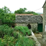 Vakantiehuis House In With Terrace, Air Conditioning, Wifi 3709-2 Zrnovo