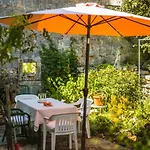 Vakantiehuis House In With Terrace, Air Conditioning, Wifi 3709-2 Zrnovo