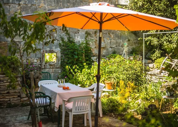 Nyaraló House In With Terrace, Air Conditioning, Wifi 3709-2 Žrnovo